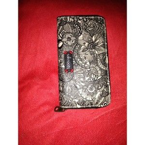 SAKROOTS WALLET NEVER USED